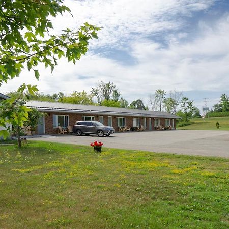 Wayside Motel Manitoulin Manitowaning Exterior photo