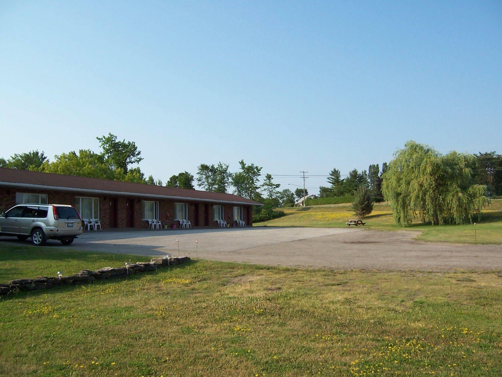 Wayside Motel Manitoulin Manitowaning Exterior photo