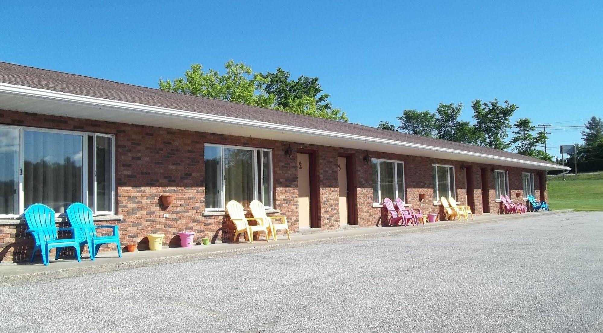 Wayside Motel Manitoulin Manitowaning Exterior photo