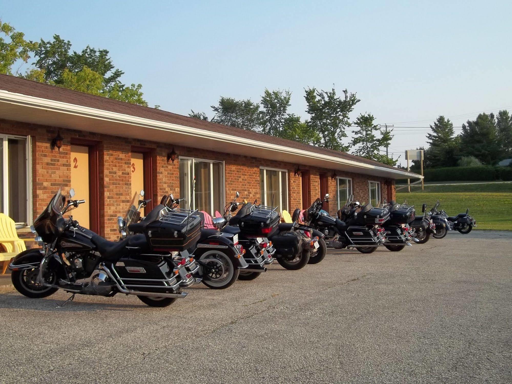 Wayside Motel Manitoulin Manitowaning Exterior photo