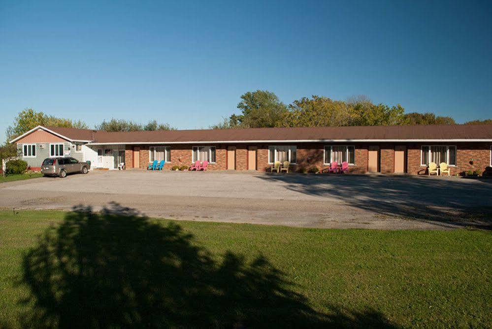 Wayside Motel Manitoulin Manitowaning Exterior photo